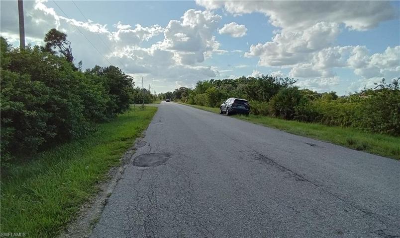 551  Manhattan E ST, LEHIGH ACRES, FL 33974