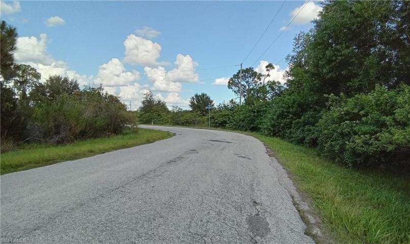 551  Manhattan E ST, LEHIGH ACRES, FL 33974