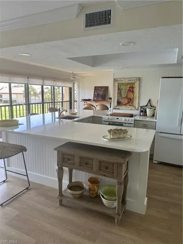 Kitchen & Closed in Lanai