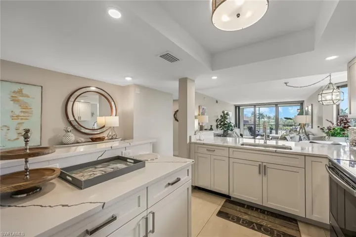 10562 Gulf Shore Dr 202, Naples, Florida 34108