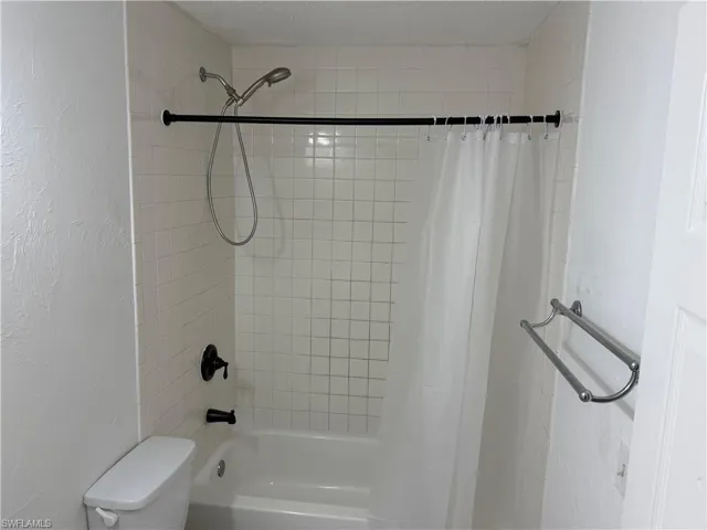 full bathroom upstaris