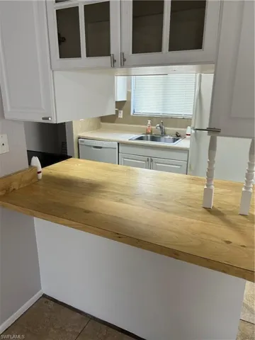 kitchen on 1/1 side