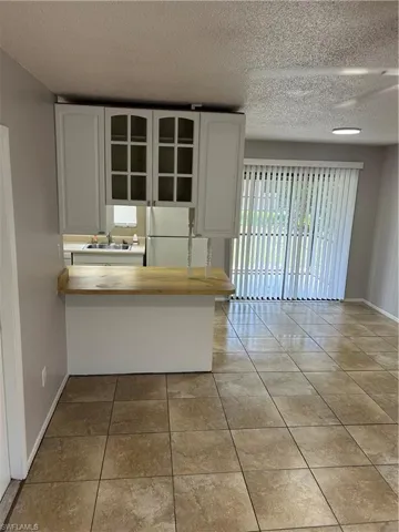 Kitchen on 1/1 side