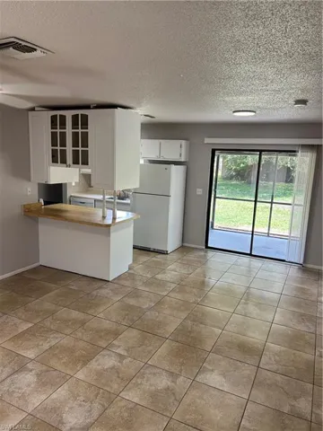 kitchen on 1/1 side