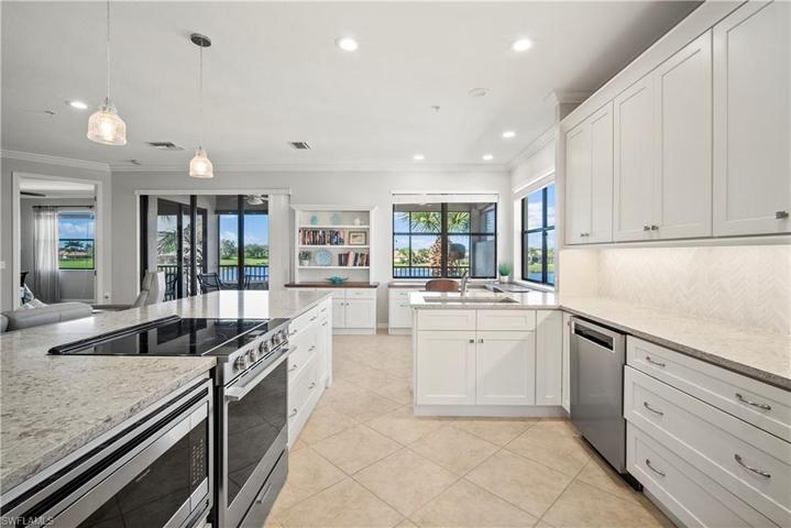 10538 Smokehouse Bay DR # 202, NAPLES FL 34120