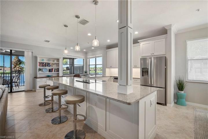 10538 Smokehouse Bay DR # 202, NAPLES FL 34120