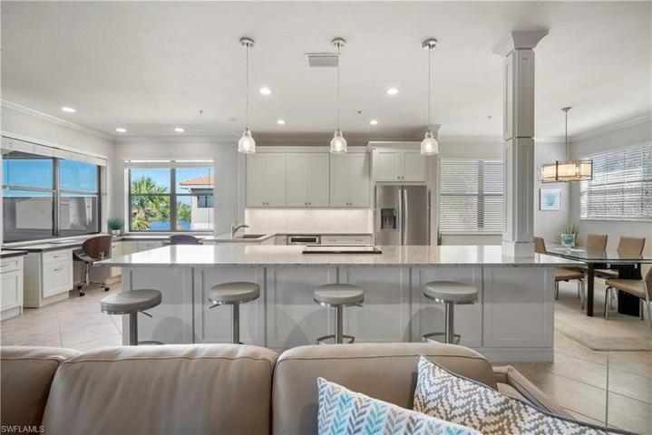 10538 Smokehouse Bay DR # 202, NAPLES FL 34120
