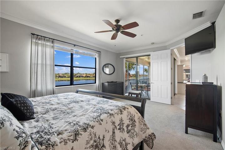 10538 Smokehouse Bay DR # 202, NAPLES FL 34120