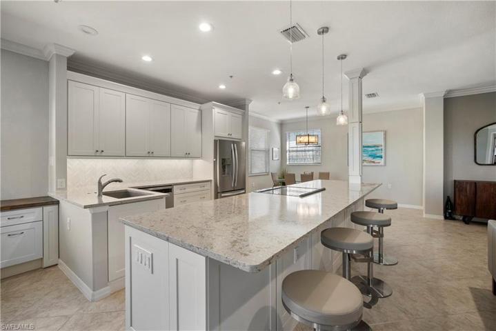 10538 Smokehouse Bay DR # 202, NAPLES FL 34120