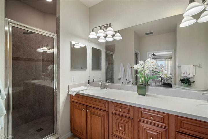 10538 Smokehouse Bay DR # 202, NAPLES FL 34120