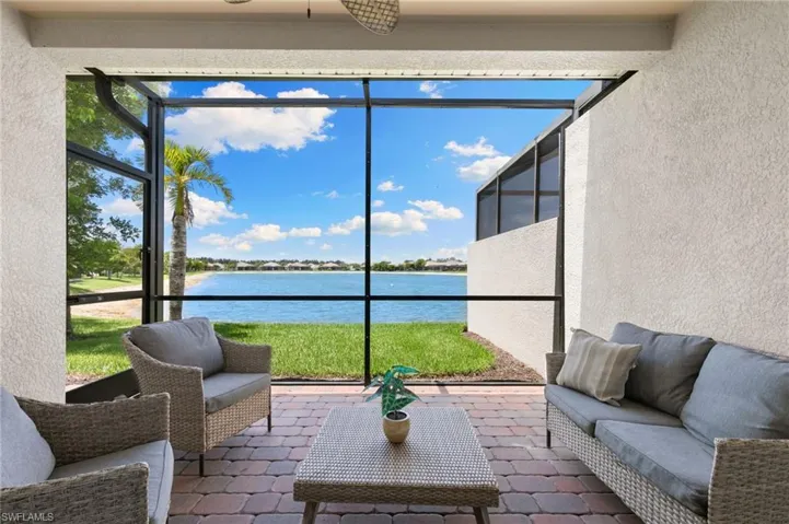 14618  Edgewater  CIR, Naples, FL 34114