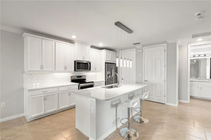 14618  Edgewater  CIR, Naples, FL 34114