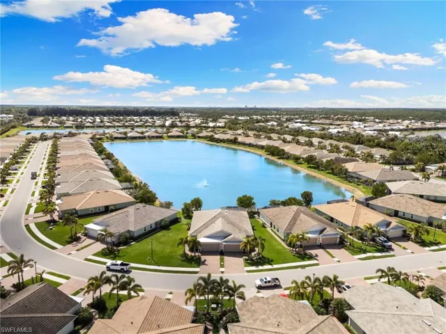 14618  Edgewater  CIR, Naples, FL 34114