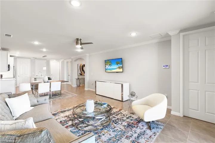14618  Edgewater  CIR, Naples, FL 34114