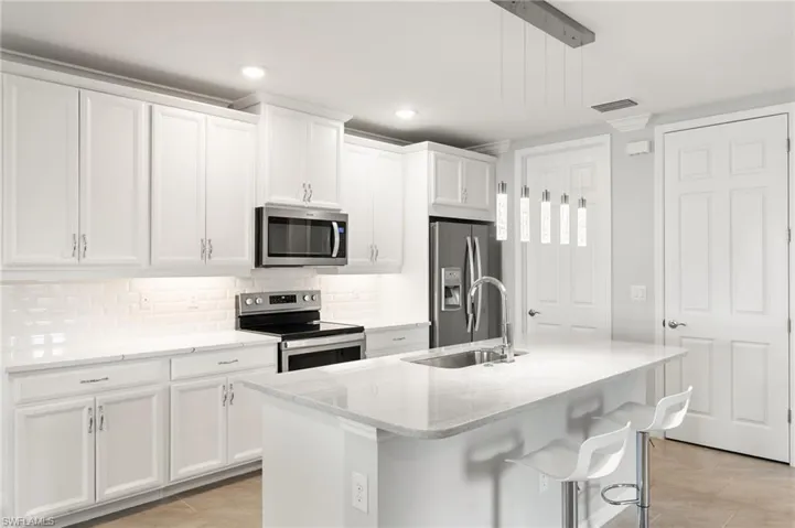 14618  Edgewater  CIR, Naples, FL 34114