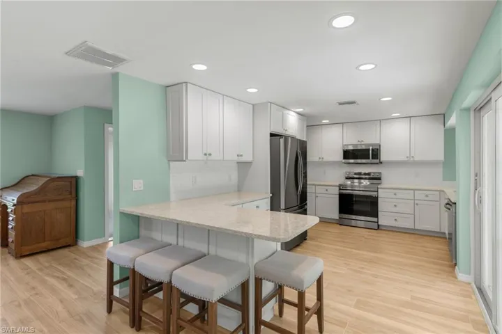 Kitchen/Breakfast Bar