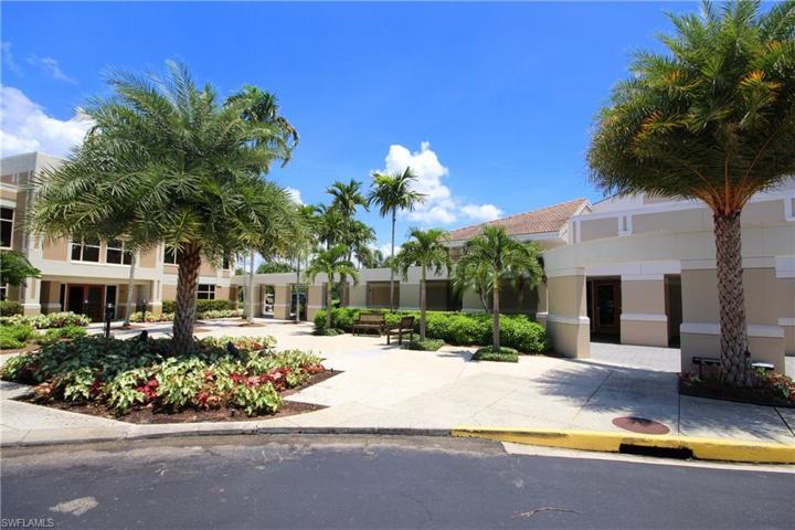 Golf/Pro Shop/Locker Rooms/Grill Room