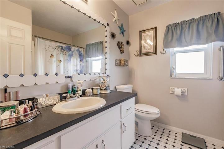 1822 NE 16th PL, CAPE CORAL FL 33909
