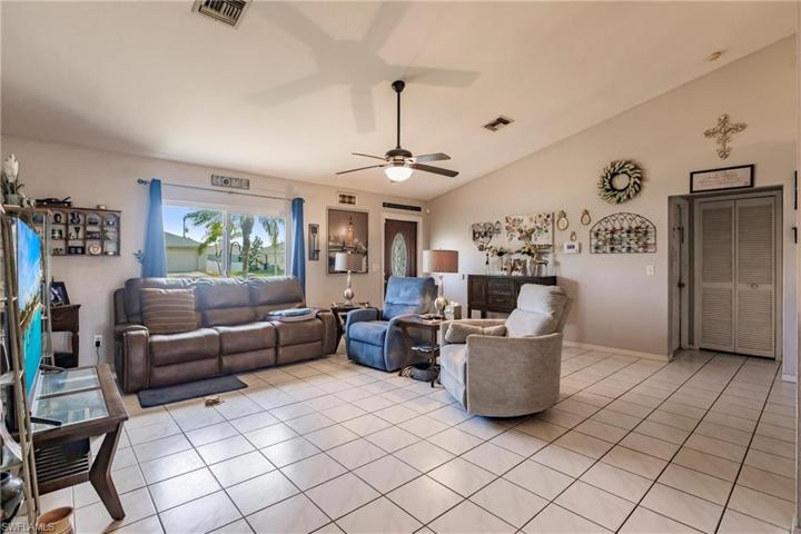 1822 NE 16th PL, CAPE CORAL FL 33909
