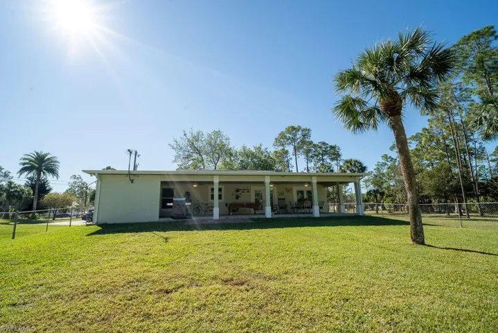 2421 22nd Ave Ne, Naples, Florida 34120