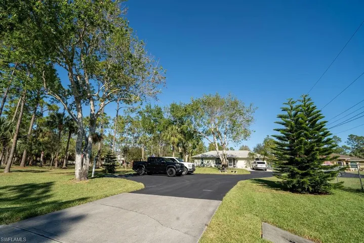 Black top drivewaymultiple parking