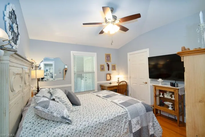 Guest Room 1 w/Walk in closet