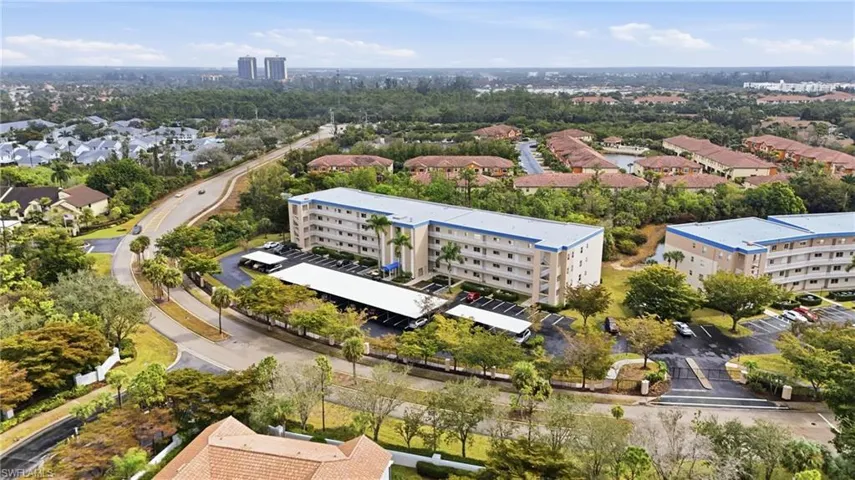 Bird's eye view of apartment complex / building