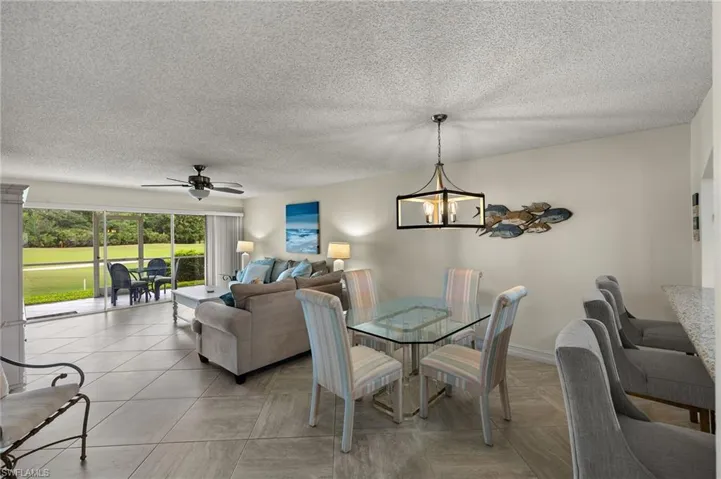 7025  Dennis  CIR, Naples, FL 34104