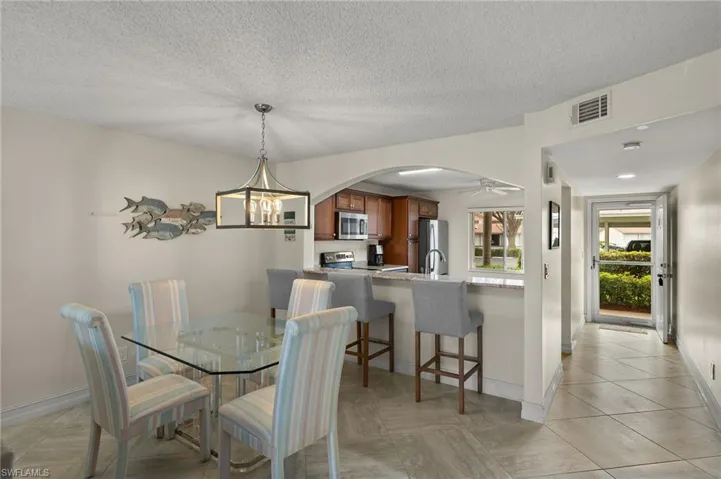 7025  Dennis  CIR, Naples, FL 34104
