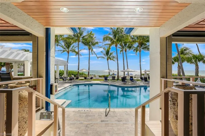 Entrance to the Floridian Pool & Beach