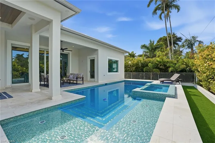 Integrated pool / spa with a patio and an outdoor hangout area