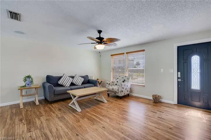 2204 Ne 15th Pl, Cape Coral, Florida 33909