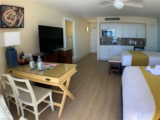 Desk / table  and TV