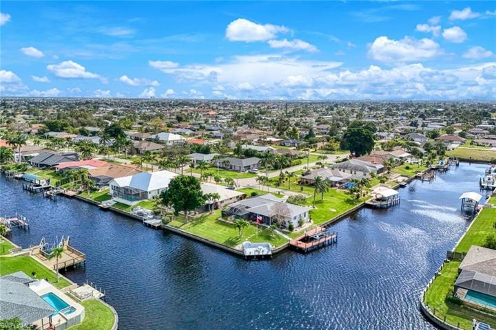 601 SE 33rd TER, CAPE CORAL FL 33904