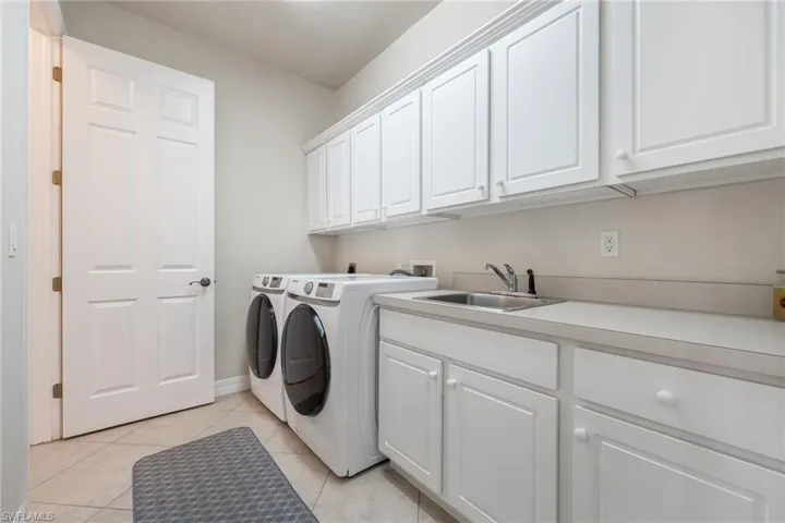 1128 Nw 43rd Ave, Cape Coral, Florida 33993