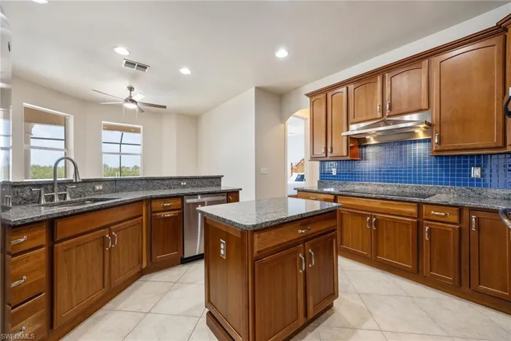 1128 Nw 43rd Ave, Cape Coral, Florida 33993