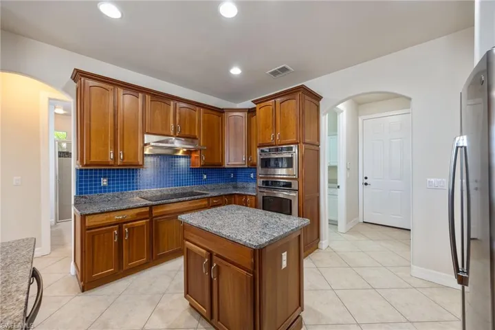 1128 Nw 43rd Ave, Cape Coral, Florida 33993