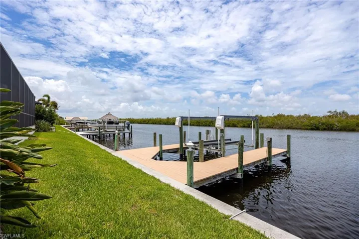 1128 Nw 43rd Ave, Cape Coral, Florida 33993