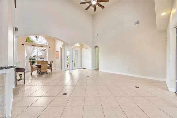 1128 Nw 43rd Ave, Cape Coral, Florida 33993