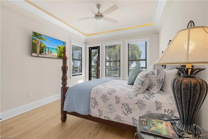 Guest en-suite bedroom with balcony.