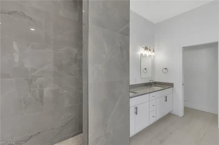 11099  Sea Tropic  LN, Fort Myers, FL 33908