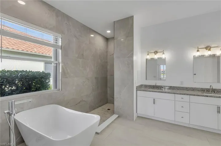 11099  Sea Tropic  LN, Fort Myers, FL 33908