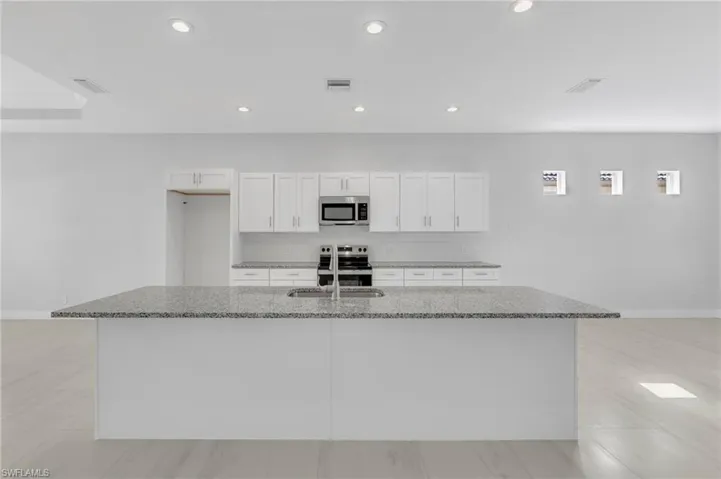11099  Sea Tropic  LN, Fort Myers, FL 33908