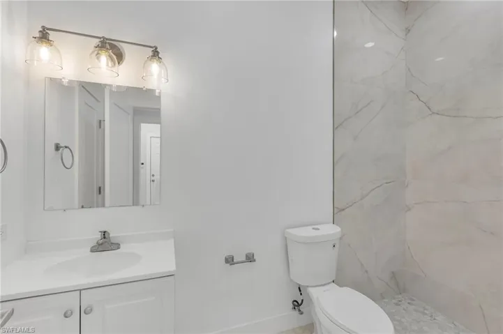 11099  Sea Tropic  LN, Fort Myers, FL 33908
