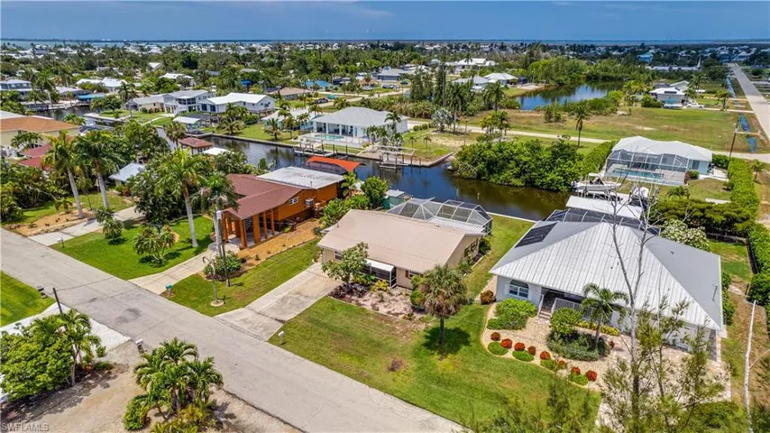 2763 Sanderling Ct, St. James City, Florida 33956