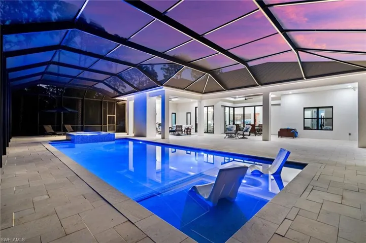 Complete with tanning shelf and bubbler!