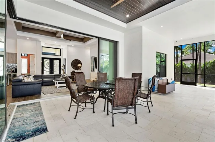 Pocketing sliders create a seamless indoor-outdoor flow!