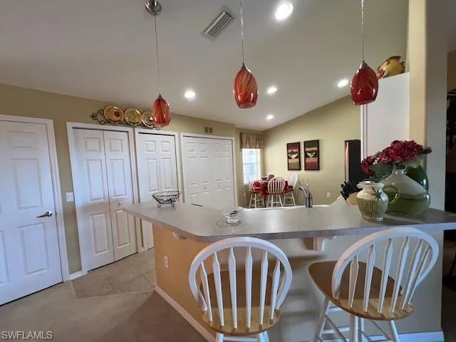 Eat-In Kitchen and breakfast bar