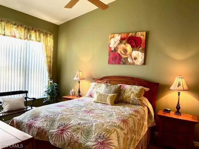 Owners Suite - Spacious with volume ceiling