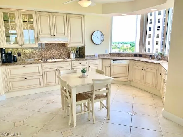 6597 Nicholas Blvd 1101, Naples, Florida 34108
